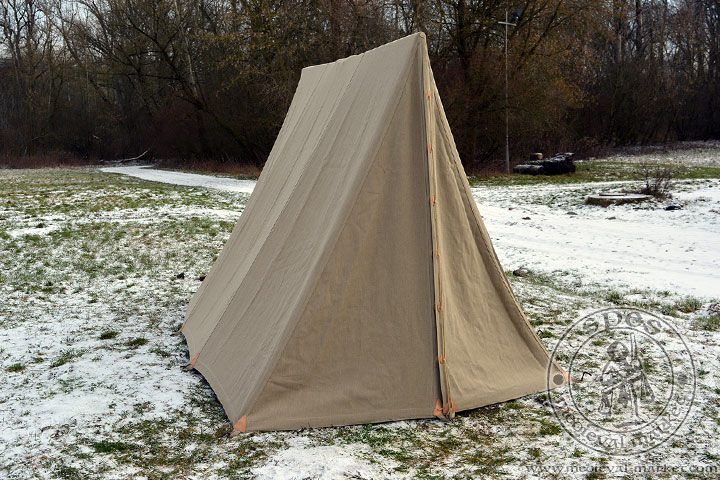 Medicinaal Huiswerk scheiden Medieval soldier triangle tent. MEDIEVAL MARKET - SPES.