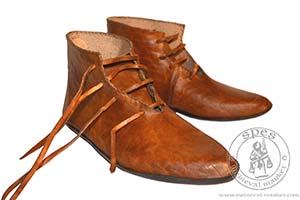 Historyczne buty męskie ręcznie szyte. Medieval Market, Hand sewn men\'s shoes 2