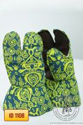 Patterned three-fingered quilted gloves - stock - Medieval Market, perfect for combat operations