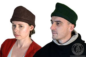 Tyrolska średniowieczna czapka z filcu. Medieval Market, Man and woman in felted hats